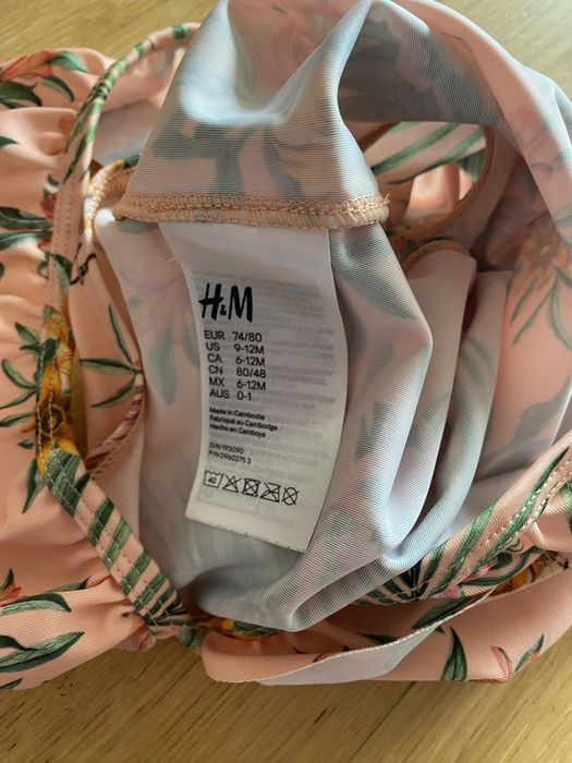 Vand set H&M costum de baie si palarie, marimea 74 costumul