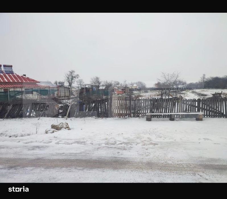 Ocazie investiţie! Teren intravilan cu acces stradal, Petresti Dambov