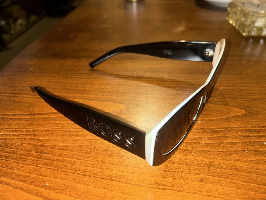 Продавам женски очила BOSS