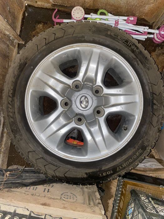 Продам покрышку с диской Toyota Land Cruiser R17