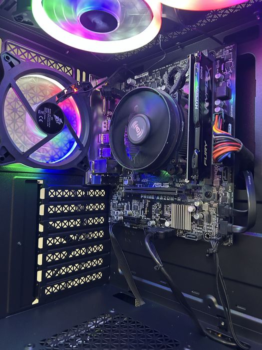 PC Gaming AMD Vega / Light Gaming / Ryzen 3 2200 G / 16 GB Ram DRR 4