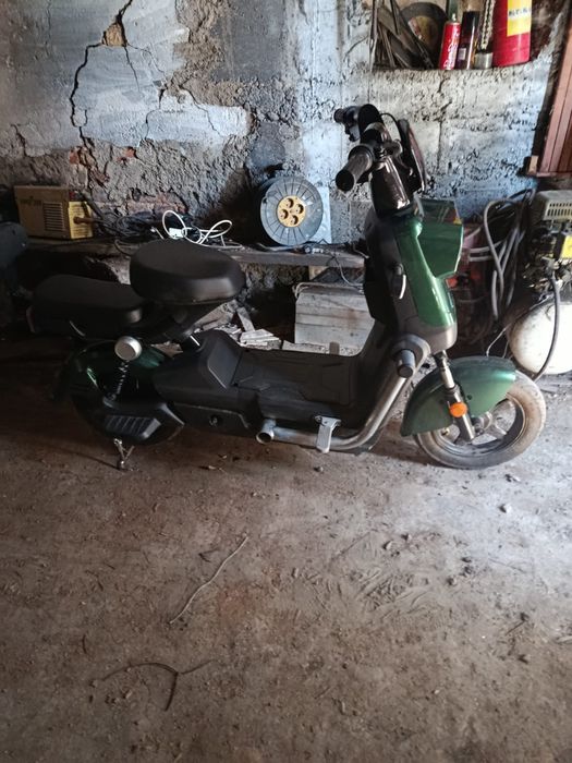 Продам электроскутер Танк 800 w.