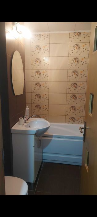 Apartament cu 3 camere de inchiriat.