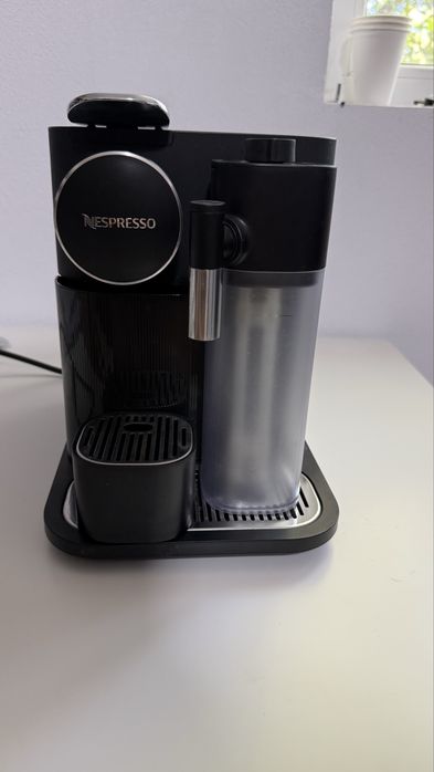 Espressor Nespresso Gran Lattissima Black