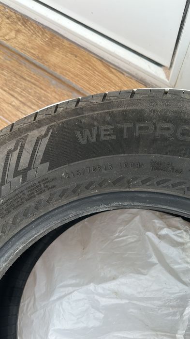 Anvelopa Vara  215/70R16 100H Nokian Tyres