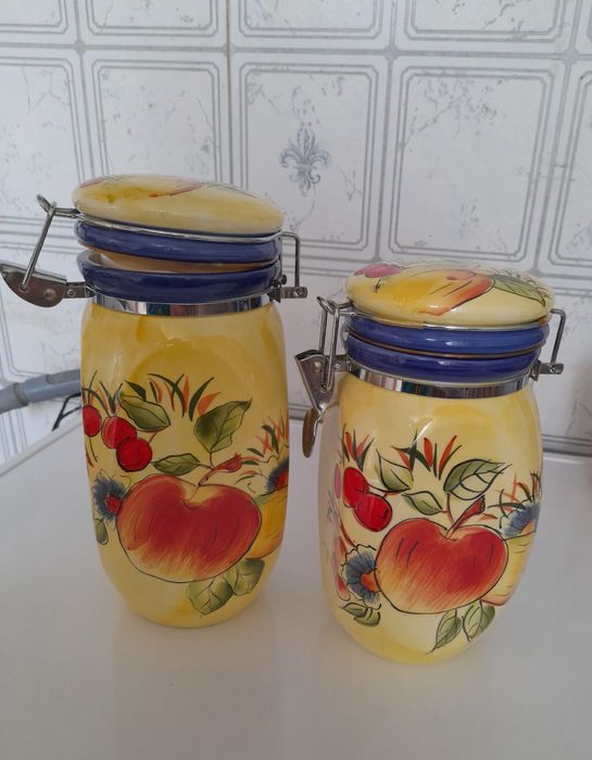 Продам керамические банки.