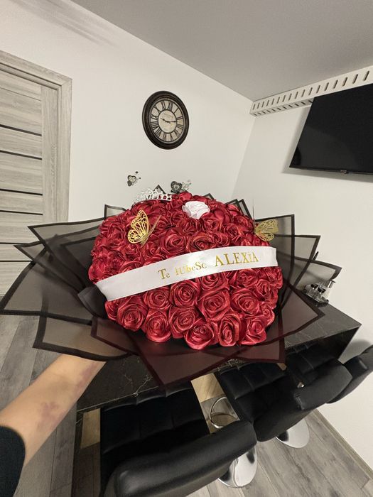 Buchet trandafiri 101 lucrat manual