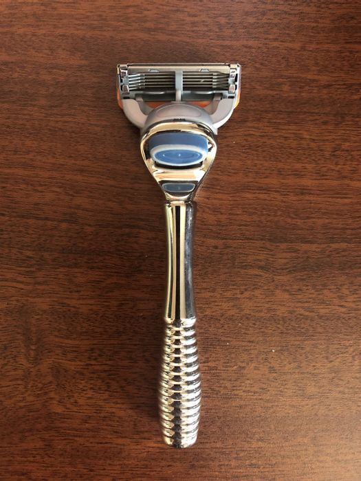 Gillette изцяло метална дръжка , самобръсначка
