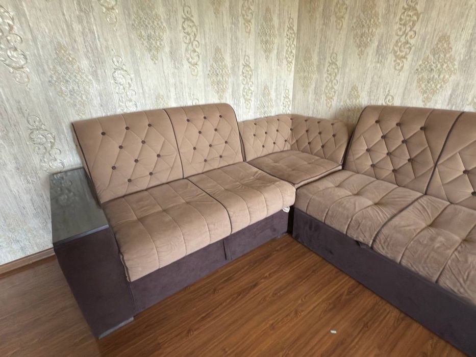 Угловой мягкий диван