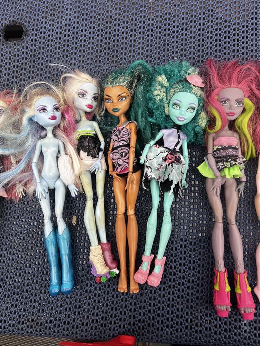 diferite modele papusi monster high