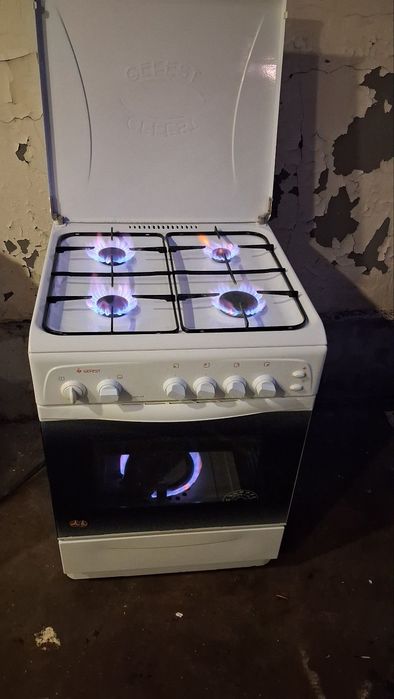 Срочно продаётся газ плита   Гефест хороший састийана