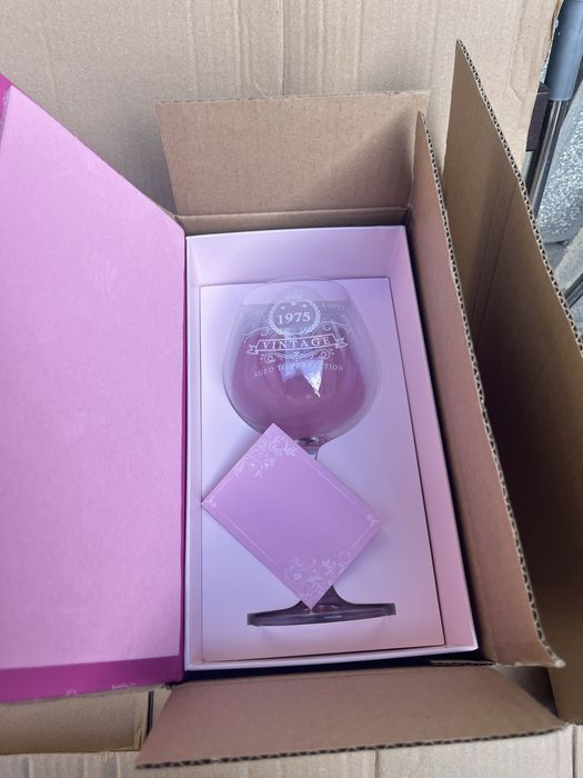 Pahar vin aniversar cadou