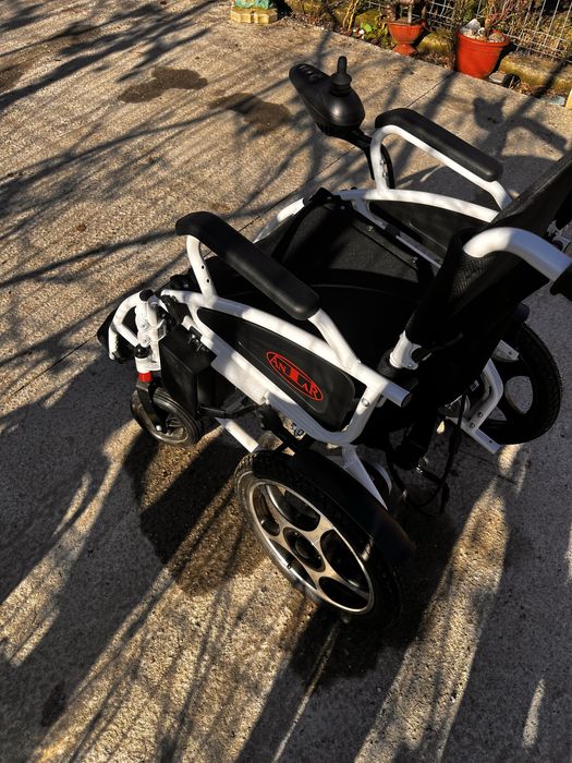 Scaun cu rotile electric dizabilitati