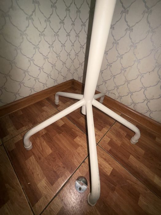 Вешалка для одежды и тд.