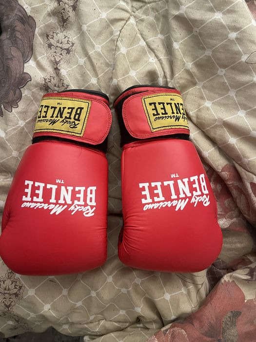 Vand manusi de box profesionale