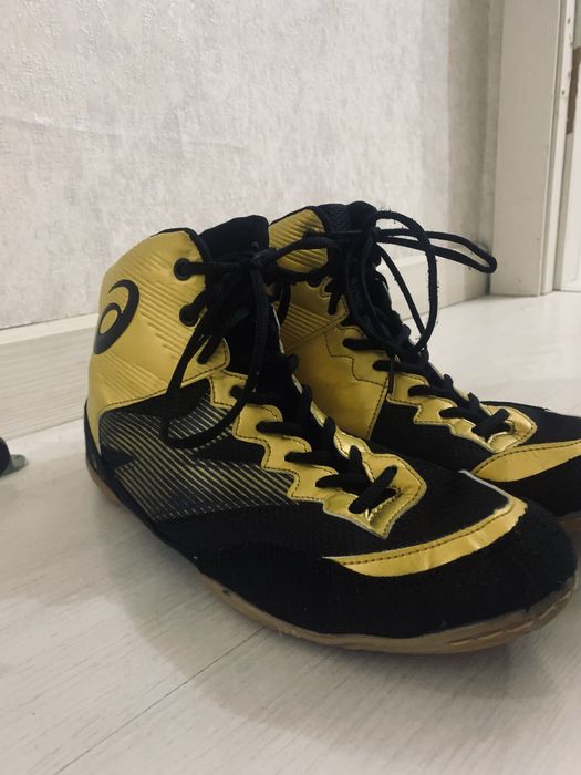 Борцовки asics золотые
