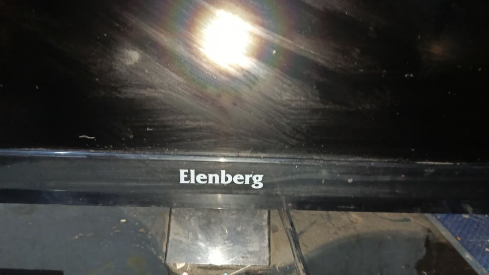 Продам телевизор на запчасти СРОЧНО