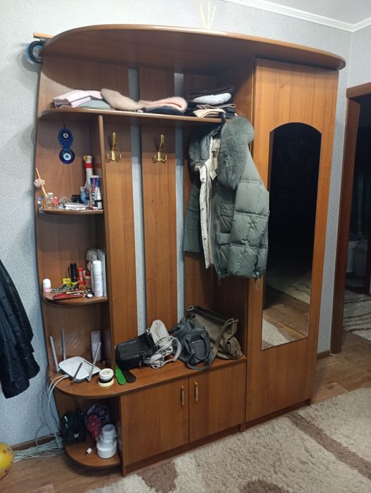 Продам стенку в прихожую в отличном состоянии