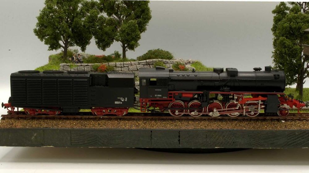 Locomotiva  cu abur BR52 Kondenstender Piko scara ho