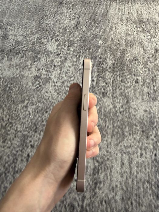 Продам Iphone 13