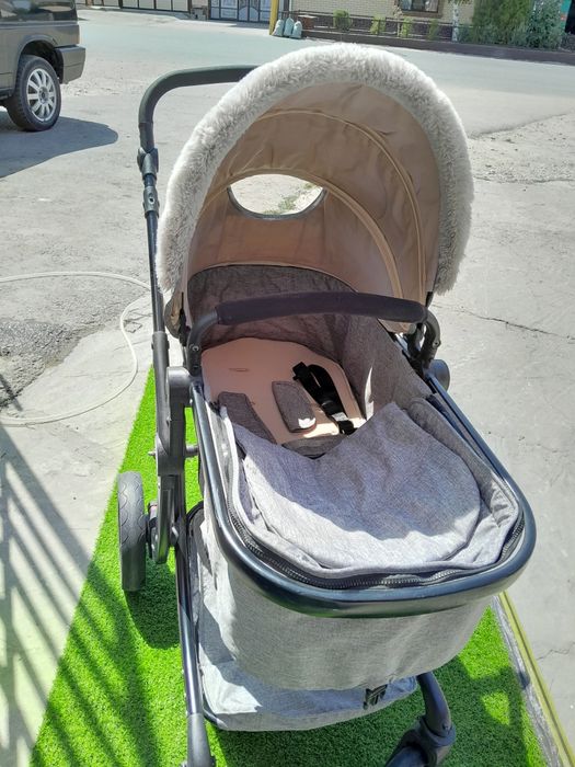 Коляска всесезонная.