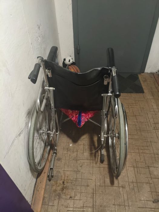 Продам инвалидную коляску