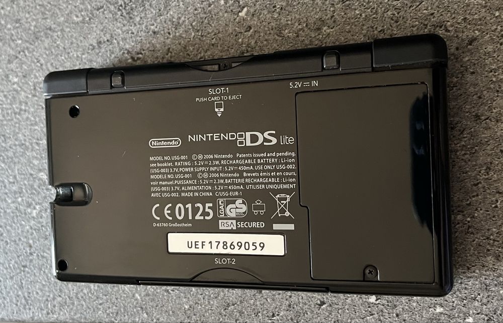 Consolă Nintendo  DS Lite + 8 jocuri