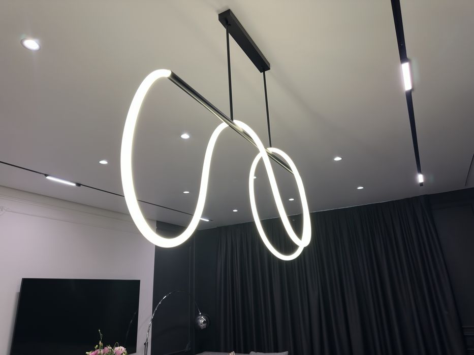 Люстра в минималистичном стиле.