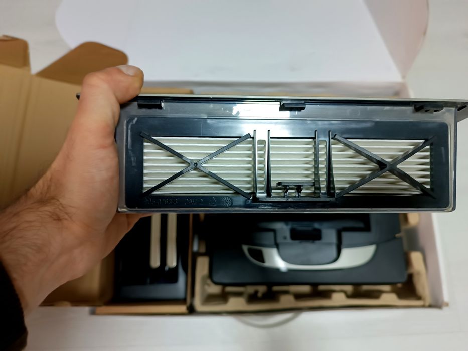 Aspirator robot Neato Robotics Botvac D7, cu stație de încărcare, Wi-F