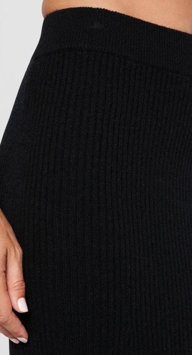 Calvin Klein пола, 100% вълна, нова