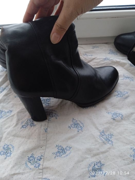 Продам кожаные сапоги