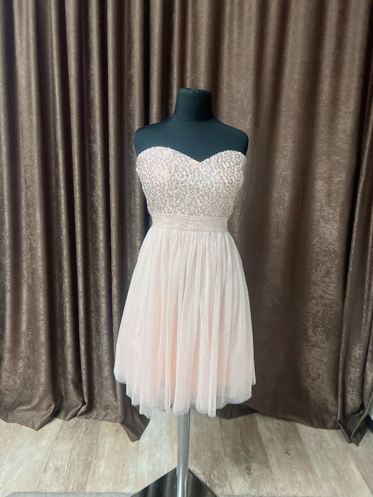 Елегантна къса рокля с бюстие и паети – официална