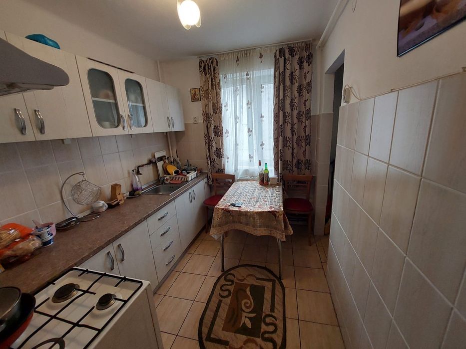 Apartament cu 3 camere, bd.Ecaterina Teodoroiu, vizavi de școala nr.2