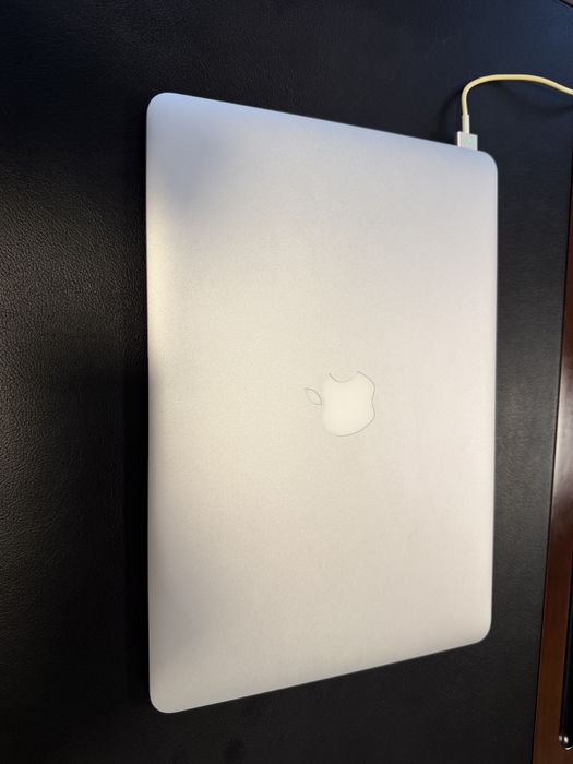 MacBook Air 13-inch 2017