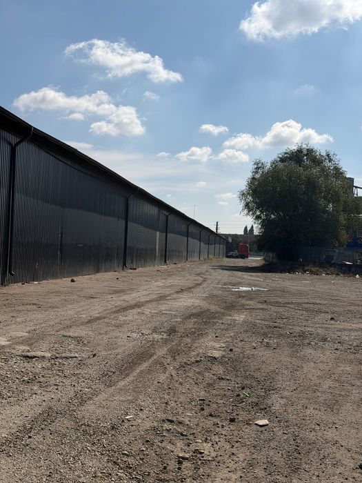 Vand sau inchiriez teren platforma de beton langa autostrada