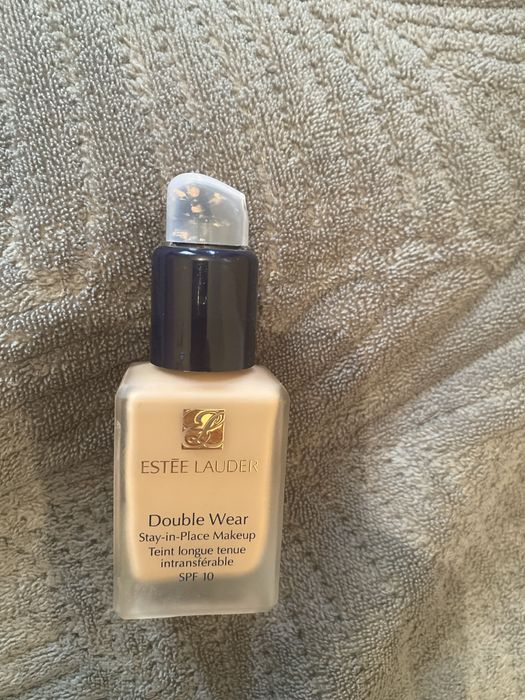 Продам тоналку Estee lauder