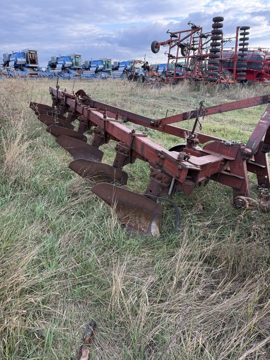 Продам плуг 8 корпусов в отличном состоянии
