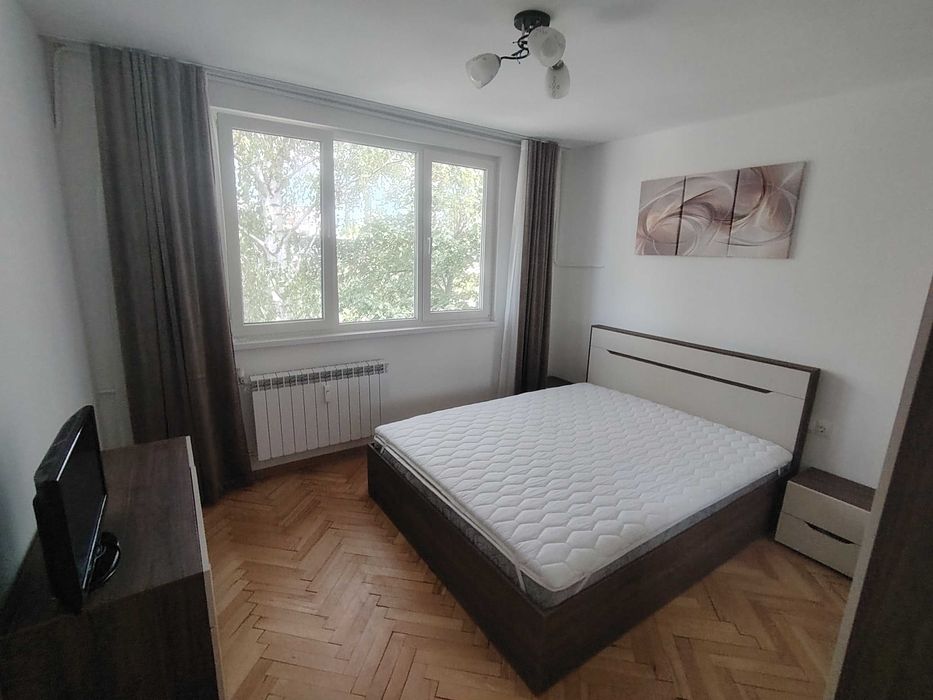 Дава под наем луксозен 3-стаен апартамент