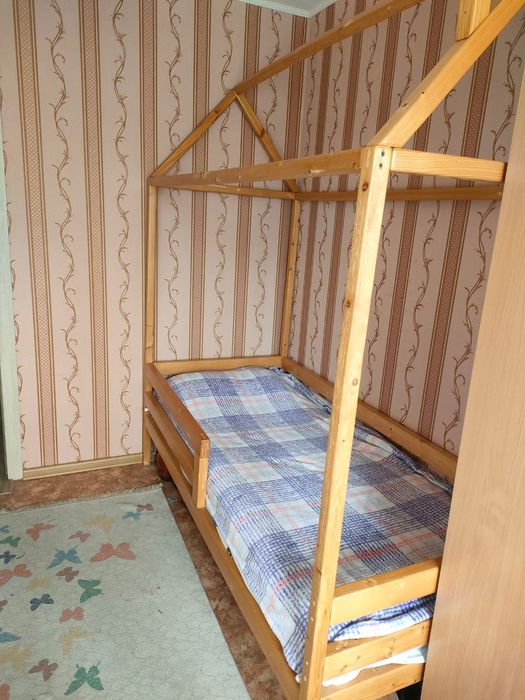 Продам кровать Домик