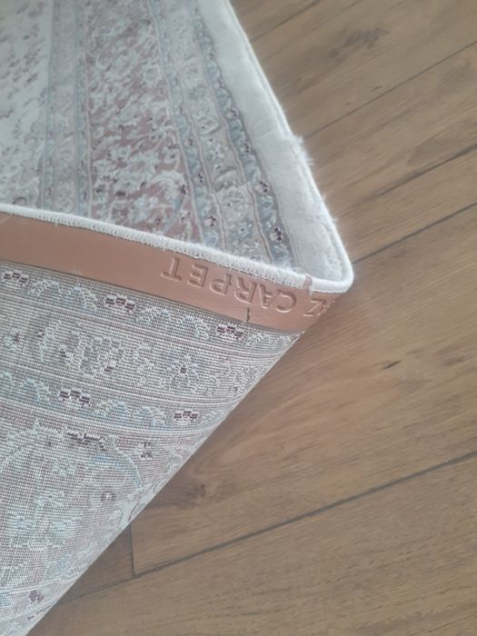 Почти новый ковер