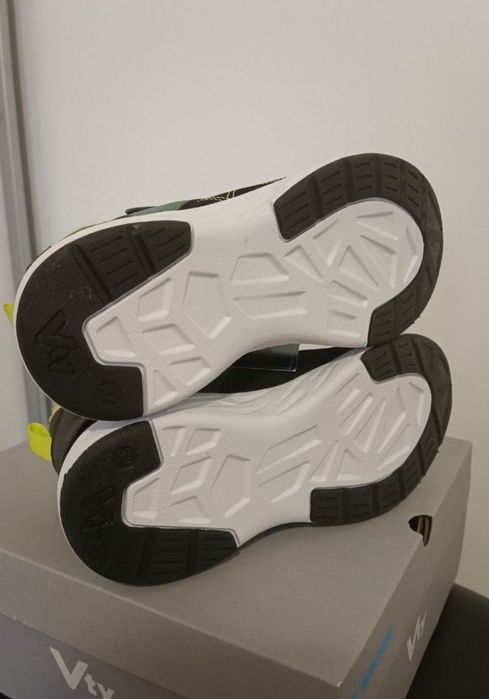 Нови детски маратонки, 32 номер