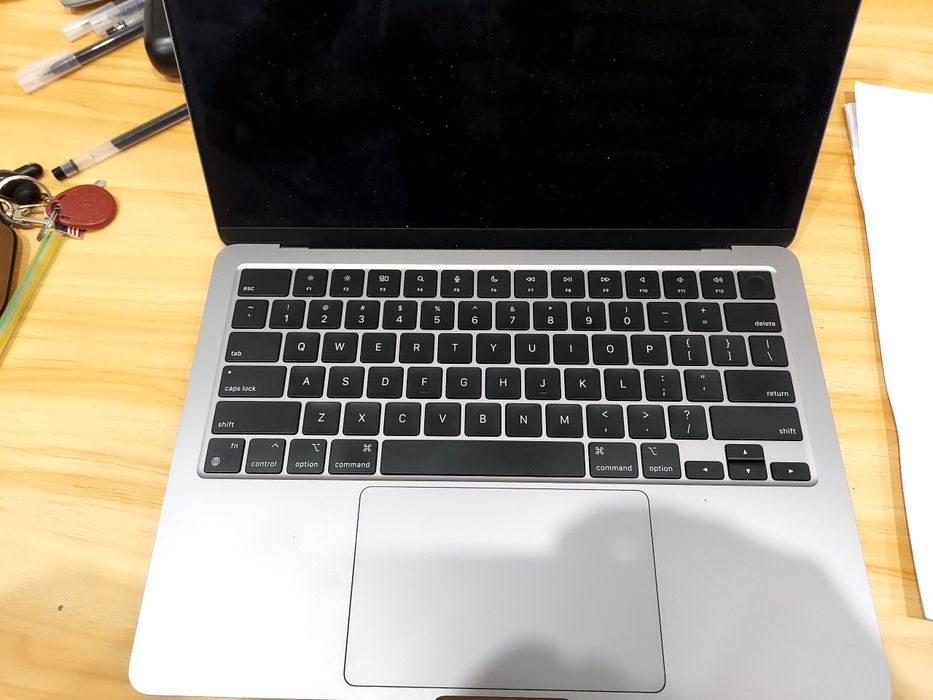 MacBook M3, 256, 8. 13 inch.