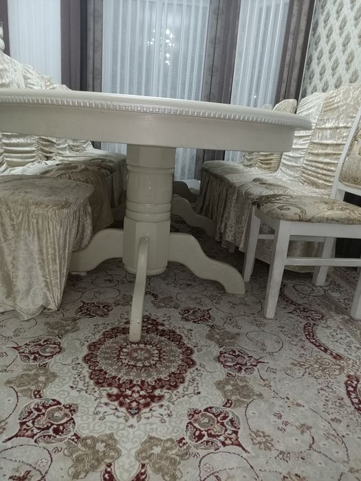 Срочно продам стол для гостиной
