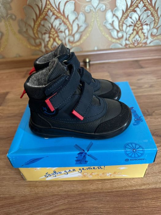 Продам детские демисезонные ботинки