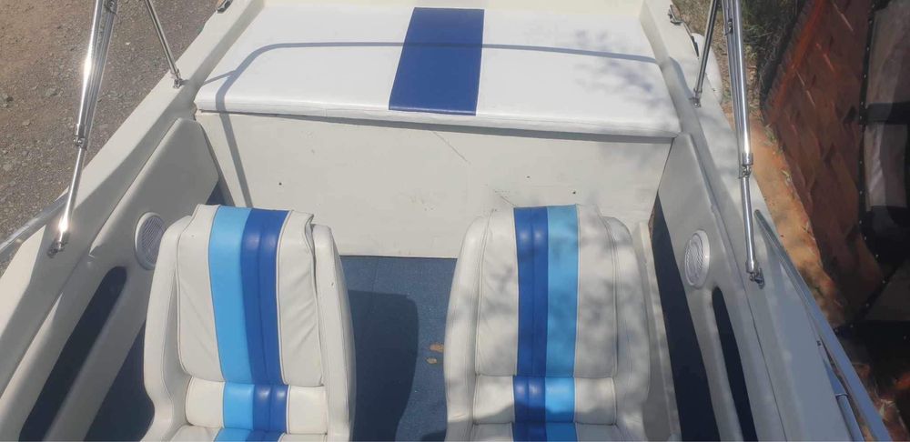 Barca cu motor si peridoc Variante auto