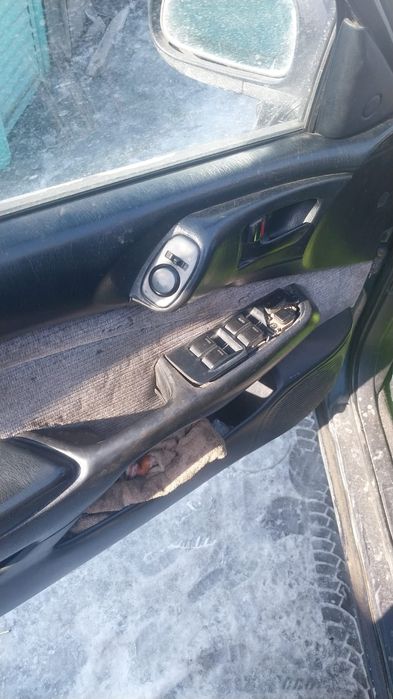 Продам тайоту карина е