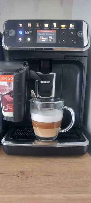 Espressor Philips Latte Go, seria 5400, 2200 lei