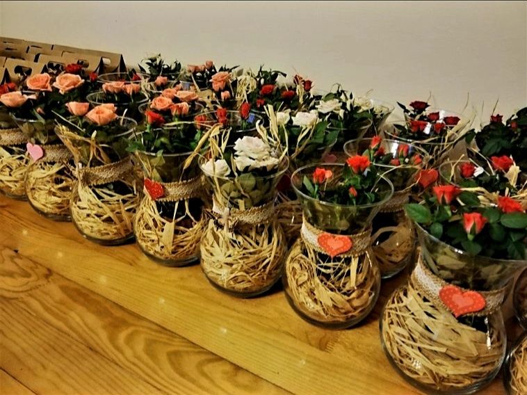 Орхидея или роза в стъклена ваза със специална декорация!!!