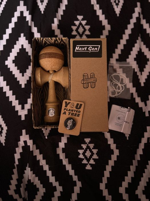 Homegrown next gen maple walnut stripe, cushion clear