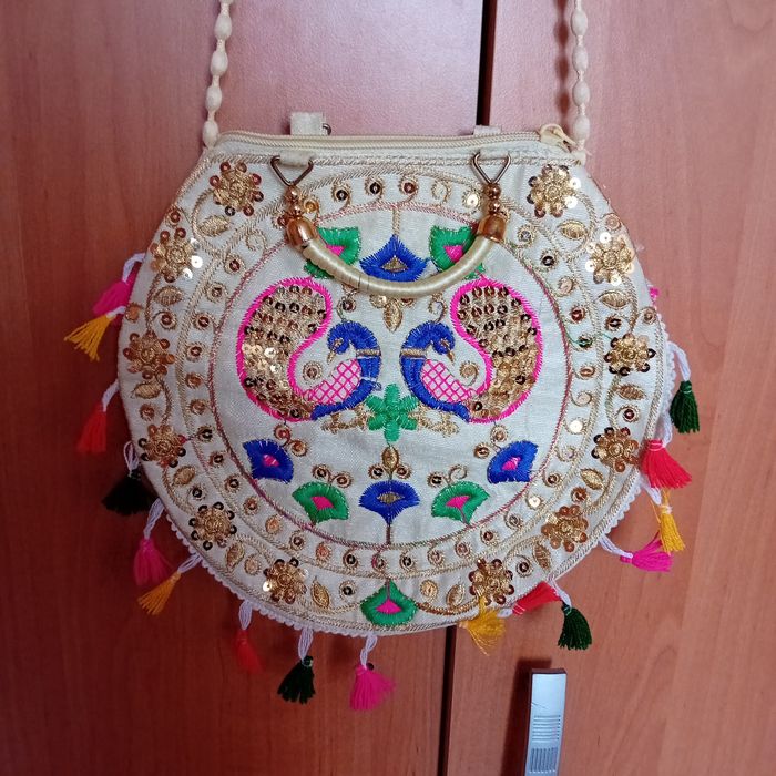 Стилни чанти, Avon